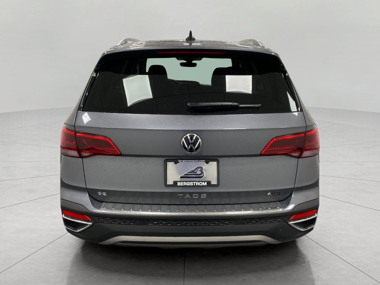Used 2023 Volkswagen Taos SE w/ Panoramic Sunroof Package AWD/4WD image 5