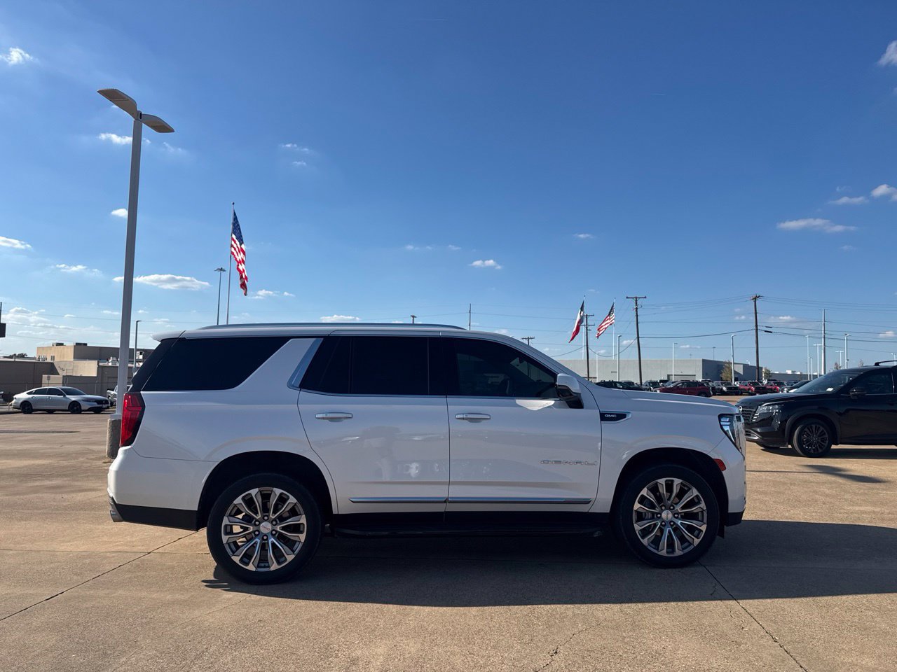 Used 2021 GMC Yukon Denali w/ LPO, Illumination Package AWD/4WD image 32