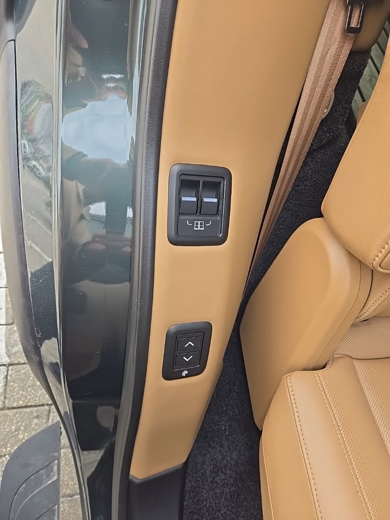 Used 2023 Land Rover Range Rover Long Wheelbase SE image 21