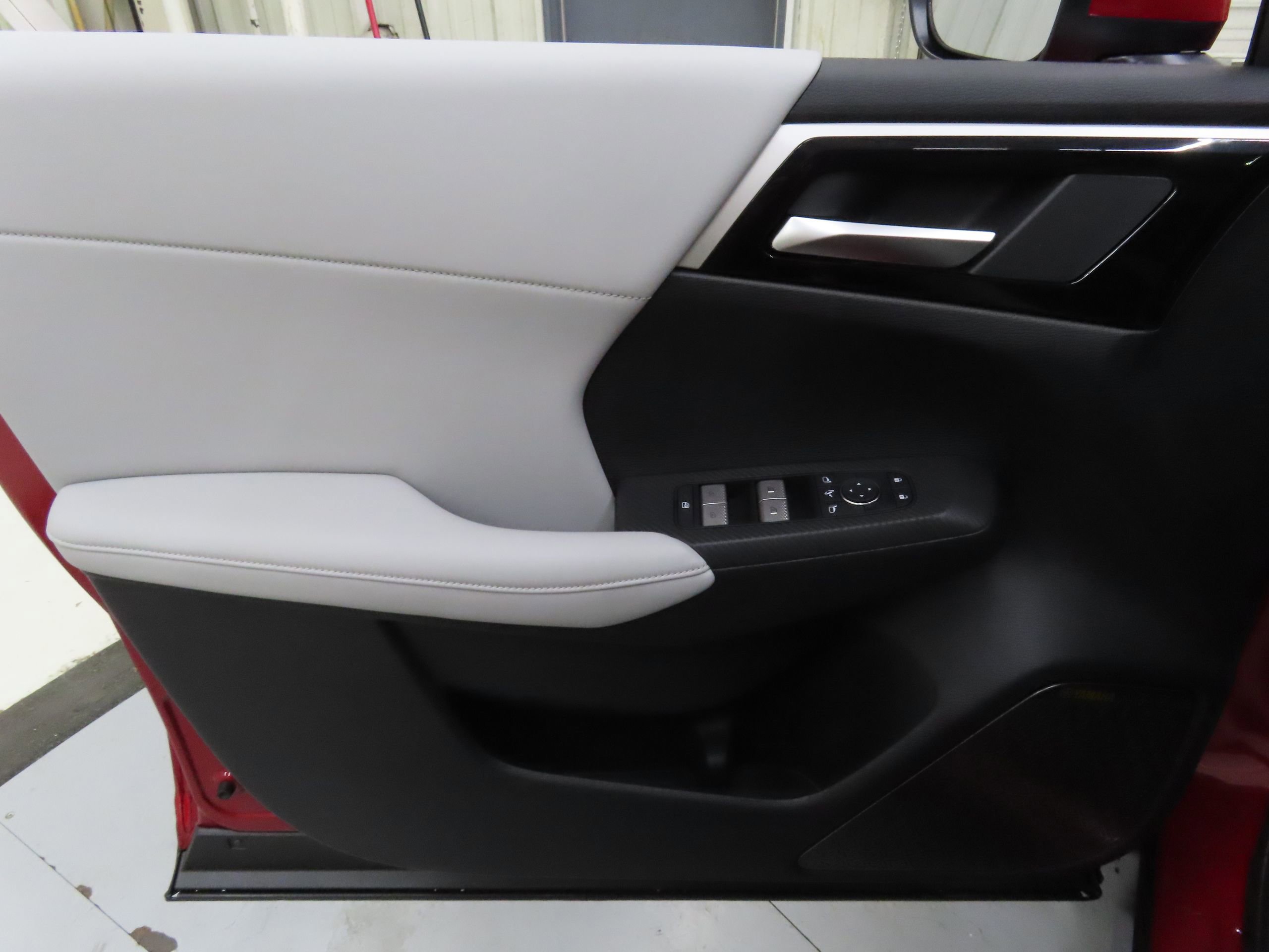 New 2025 Mitsubishi Outlander SE image 9