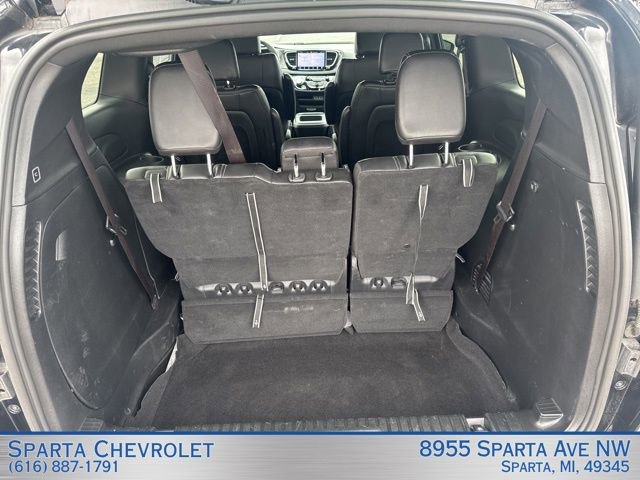 Used 2025 Chrysler Pacifica Select image 29