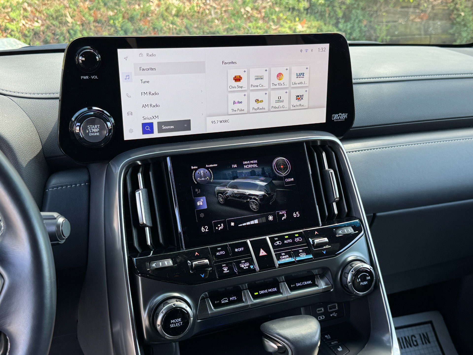 Used 2024 Lexus LX 600 4WD w/ Appearance Package image 31