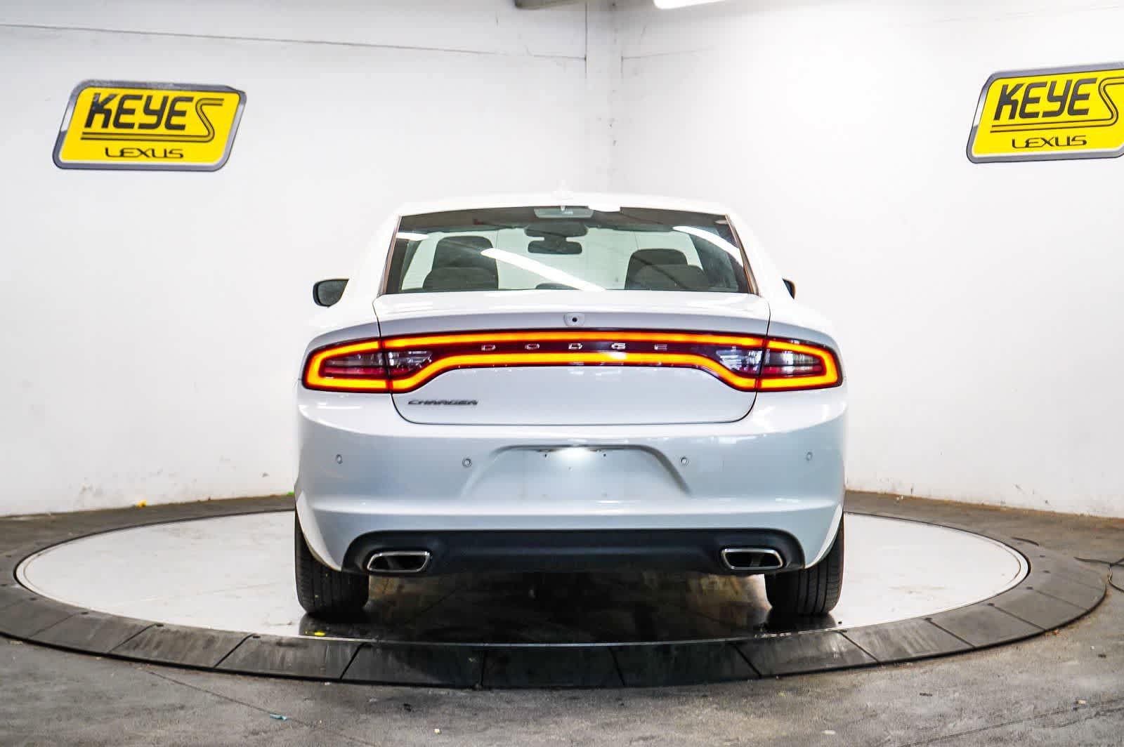 Used 2023 Dodge Charger SXT RWD image 3