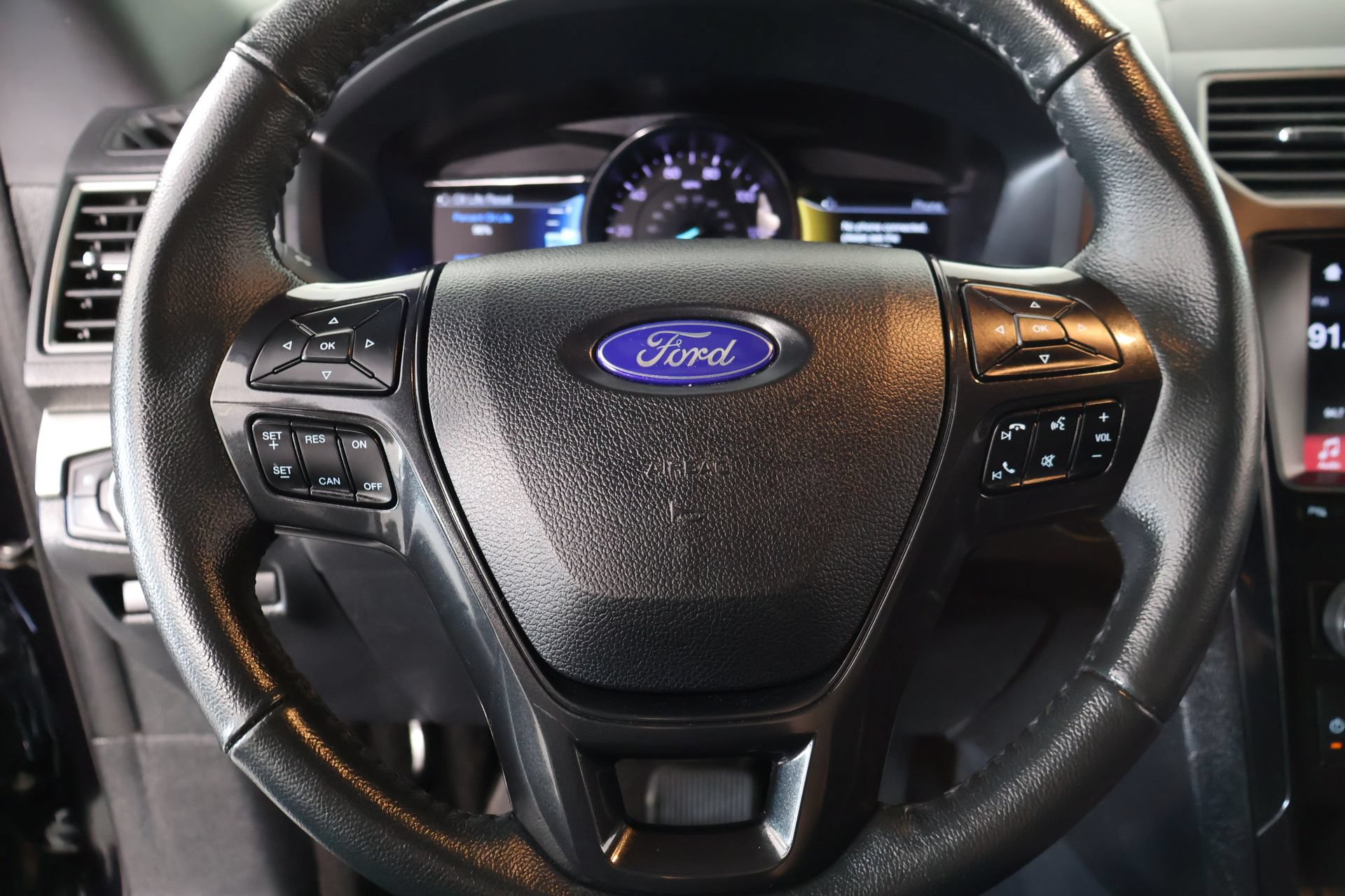 Used 2019 Ford Explorer XLT w/ Equipment Group 202A FWD image 3