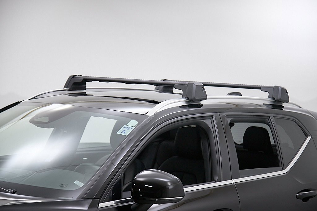 Certified 2023 Volvo XC40 B5 Plus image 4