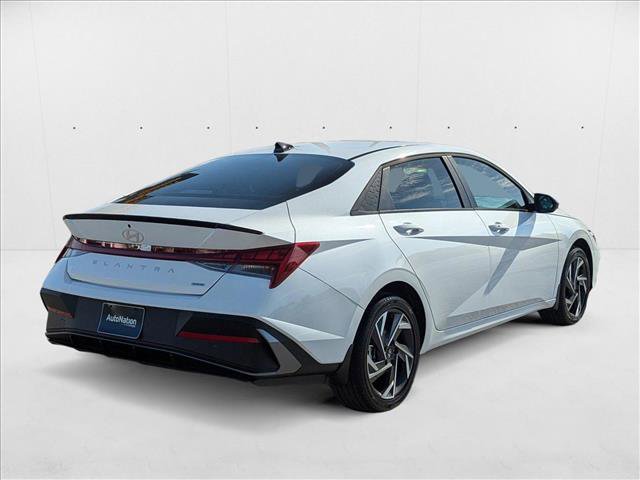 New 2025 Hyundai Elantra SEL image 2