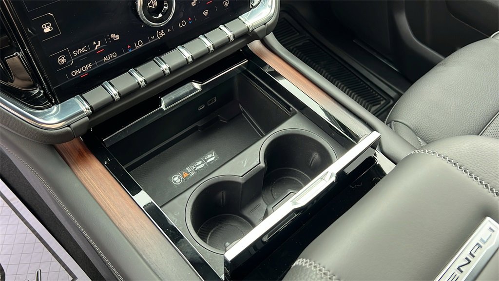 Used 2025 GMC Yukon Denali image 29