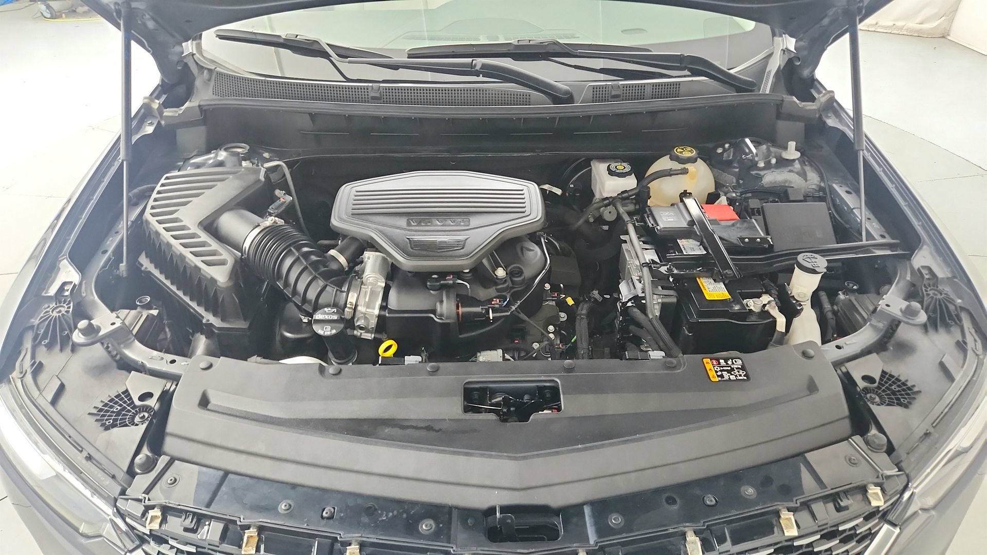 Certified 2023 Cadillac XT6 Premium Luxury w/ LPO, Floor Liner Package AWD/4WD image 32