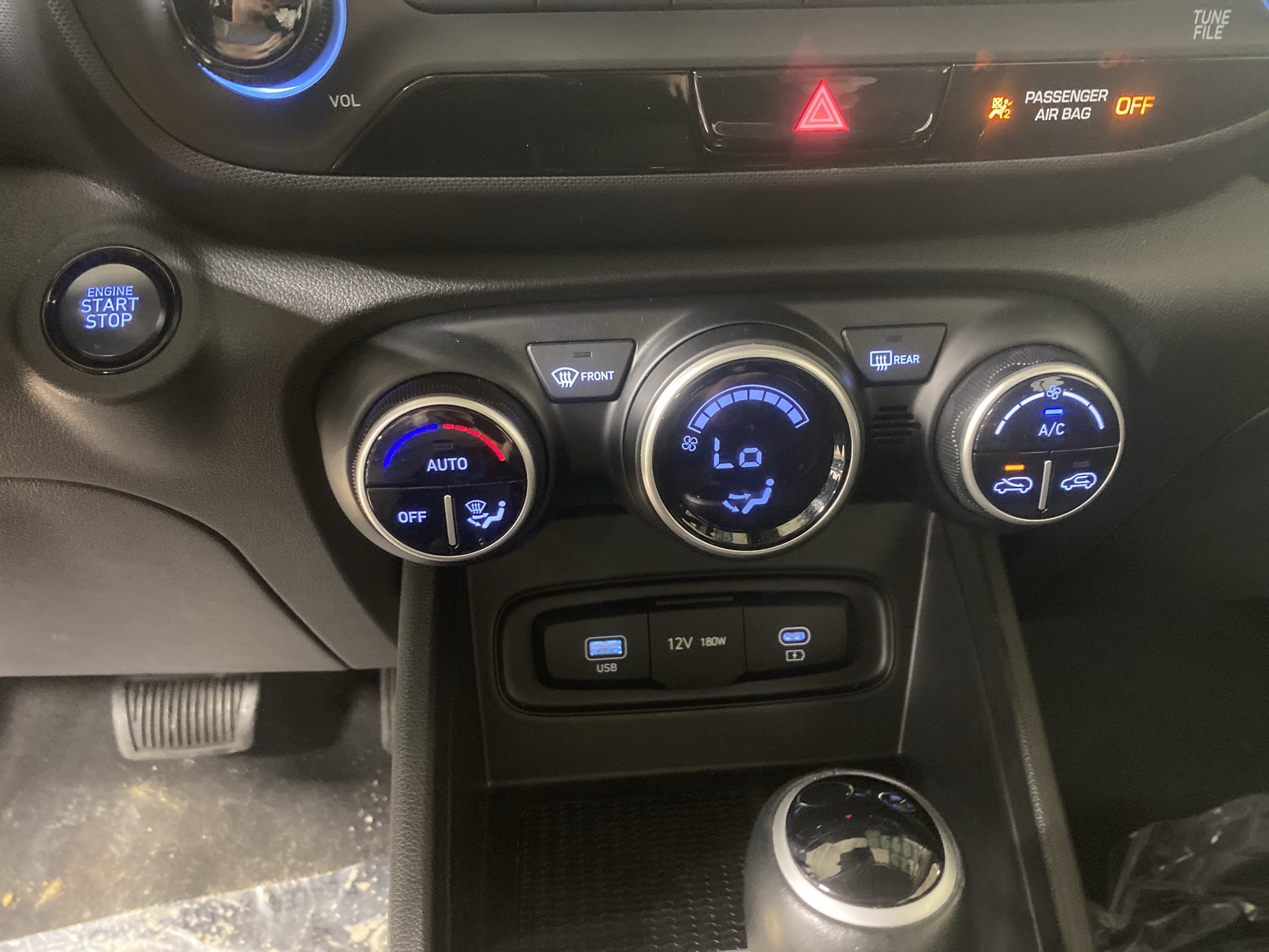 Used 2025 Hyundai Venue SEL FWD image 23