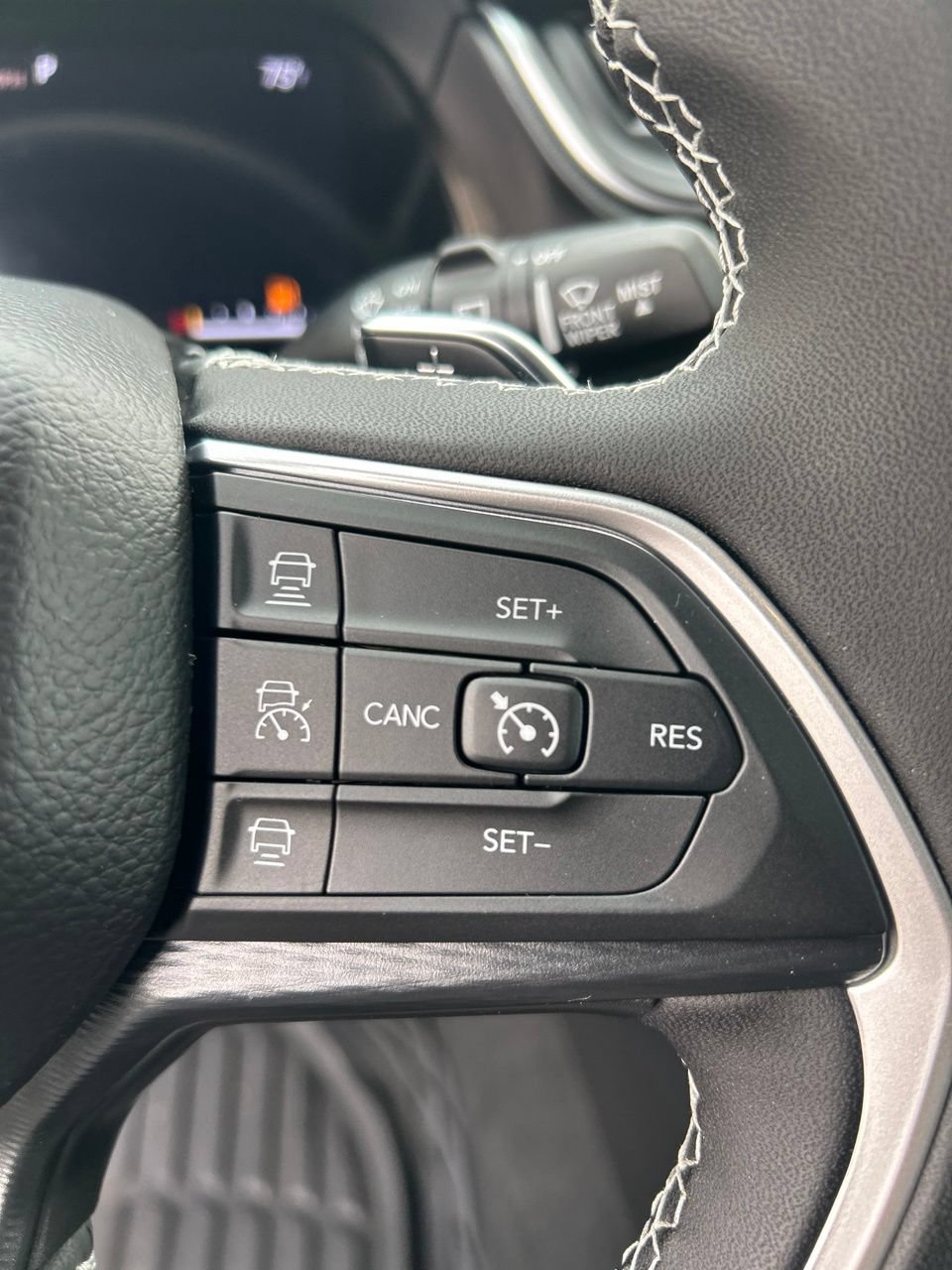 Used 2025 Jeep Grand Cherokee L Laredo RWD image 22