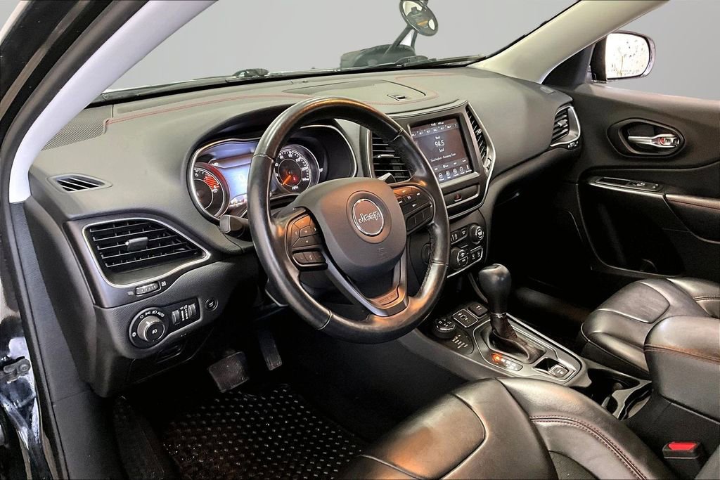Used 2020 Jeep Cherokee Trailhawk w/ Comfort & Convenience Group image 17