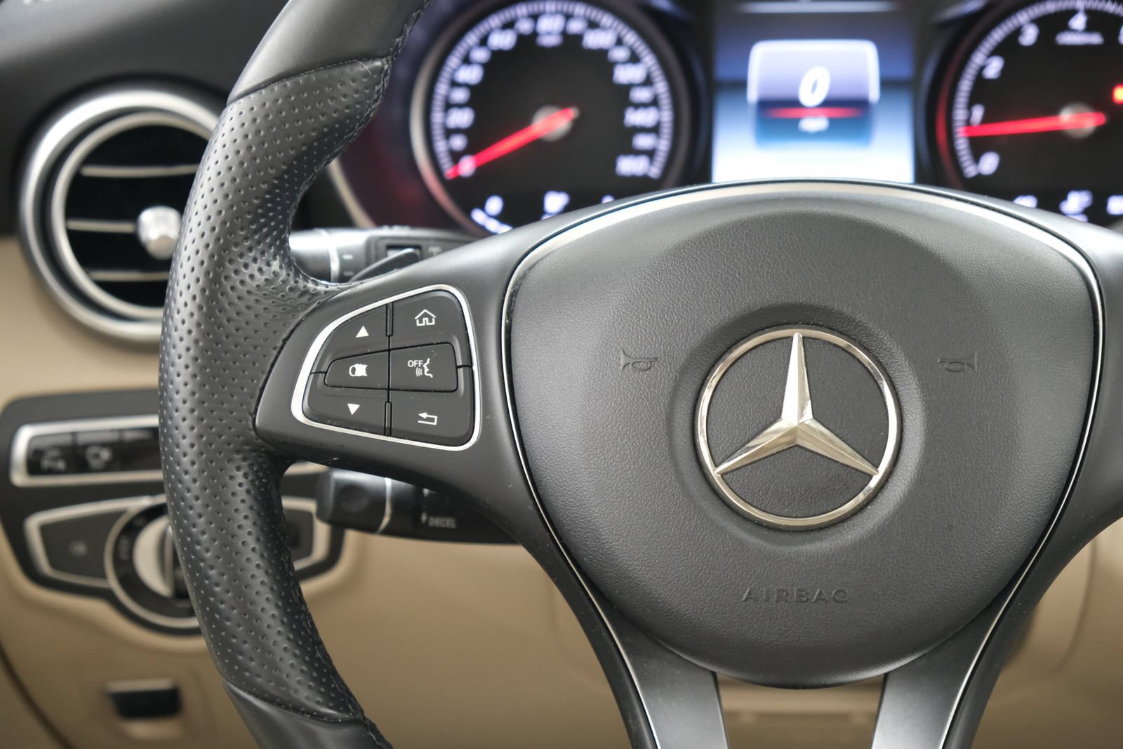 Used 2017 Mercedes-Benz GLC 300 4MATIC image 11