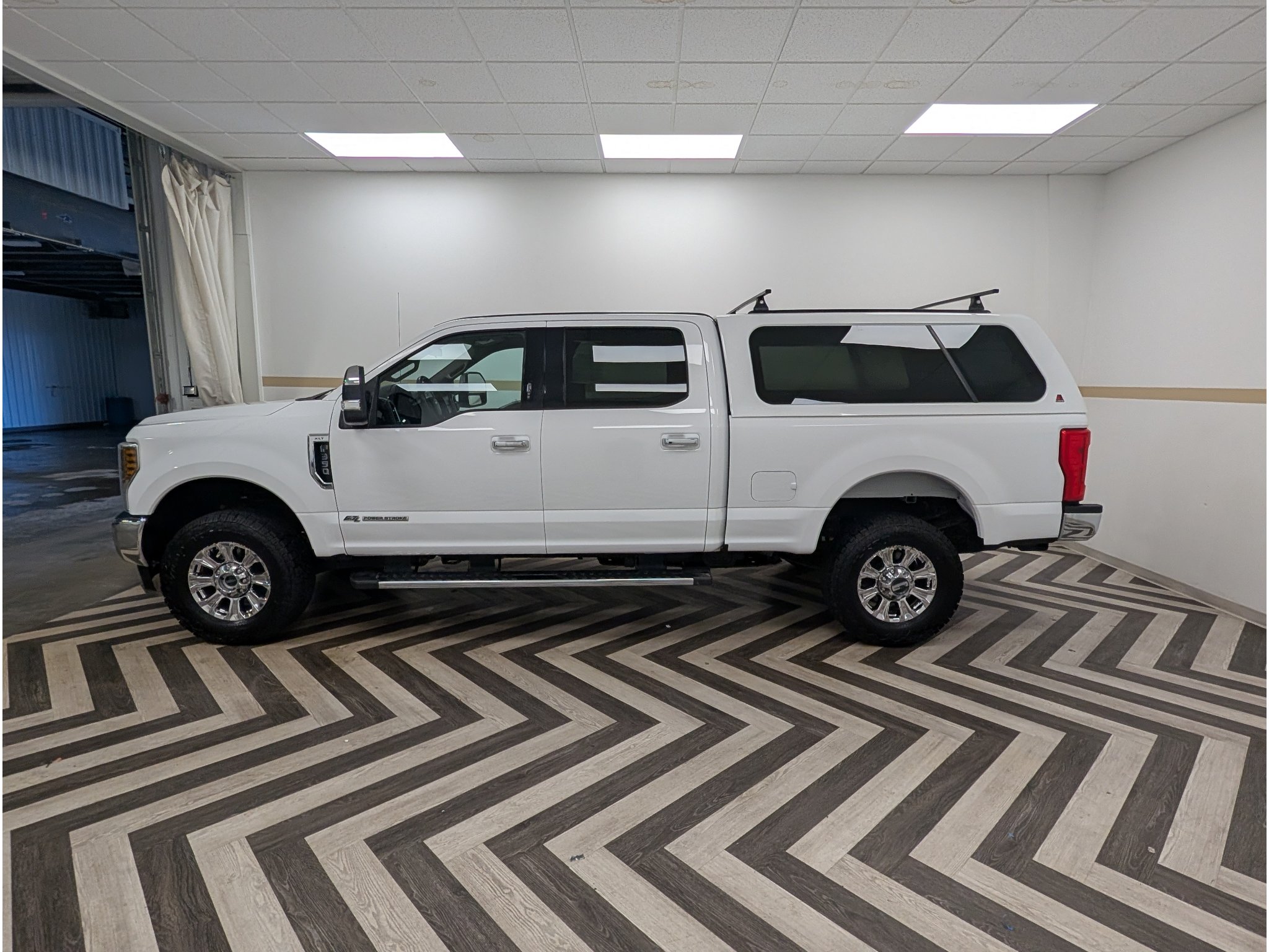 Used 2018 Ford F350 XLT w/ XLT Premium Package AWD/4WD image 3