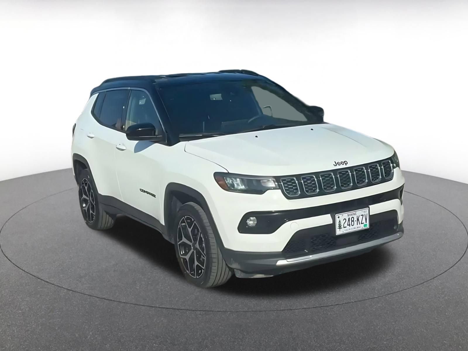 Used 2025 Jeep Compass Limited AWD/4WD image 3