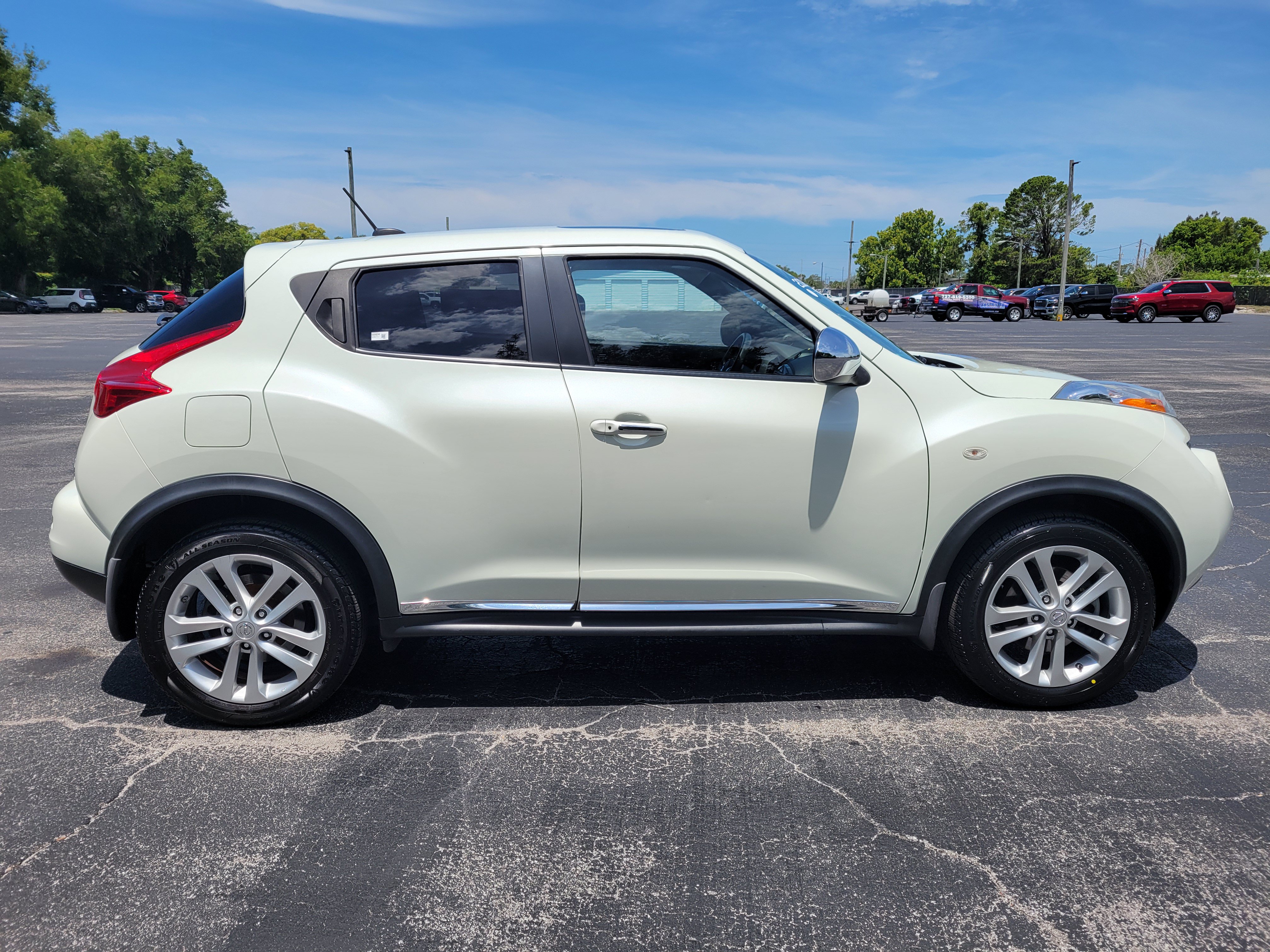 Used 2012 Nissan Juke SV w/ Chrome Pkg FWD image 4