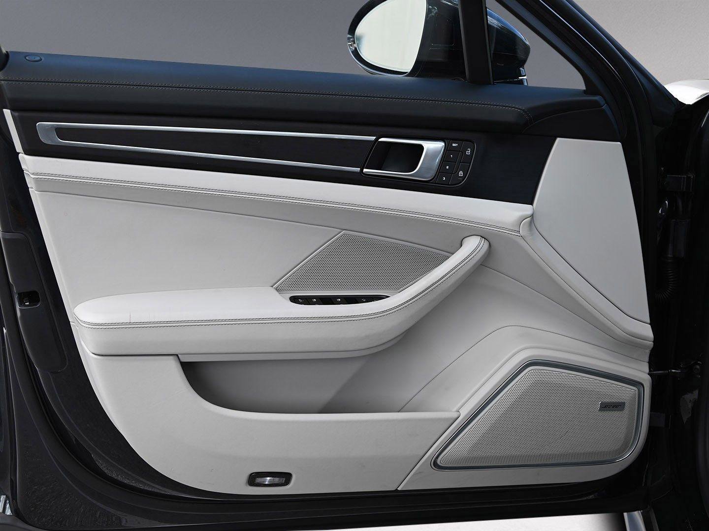 Used 2023 Porsche Panamera GTS image 40