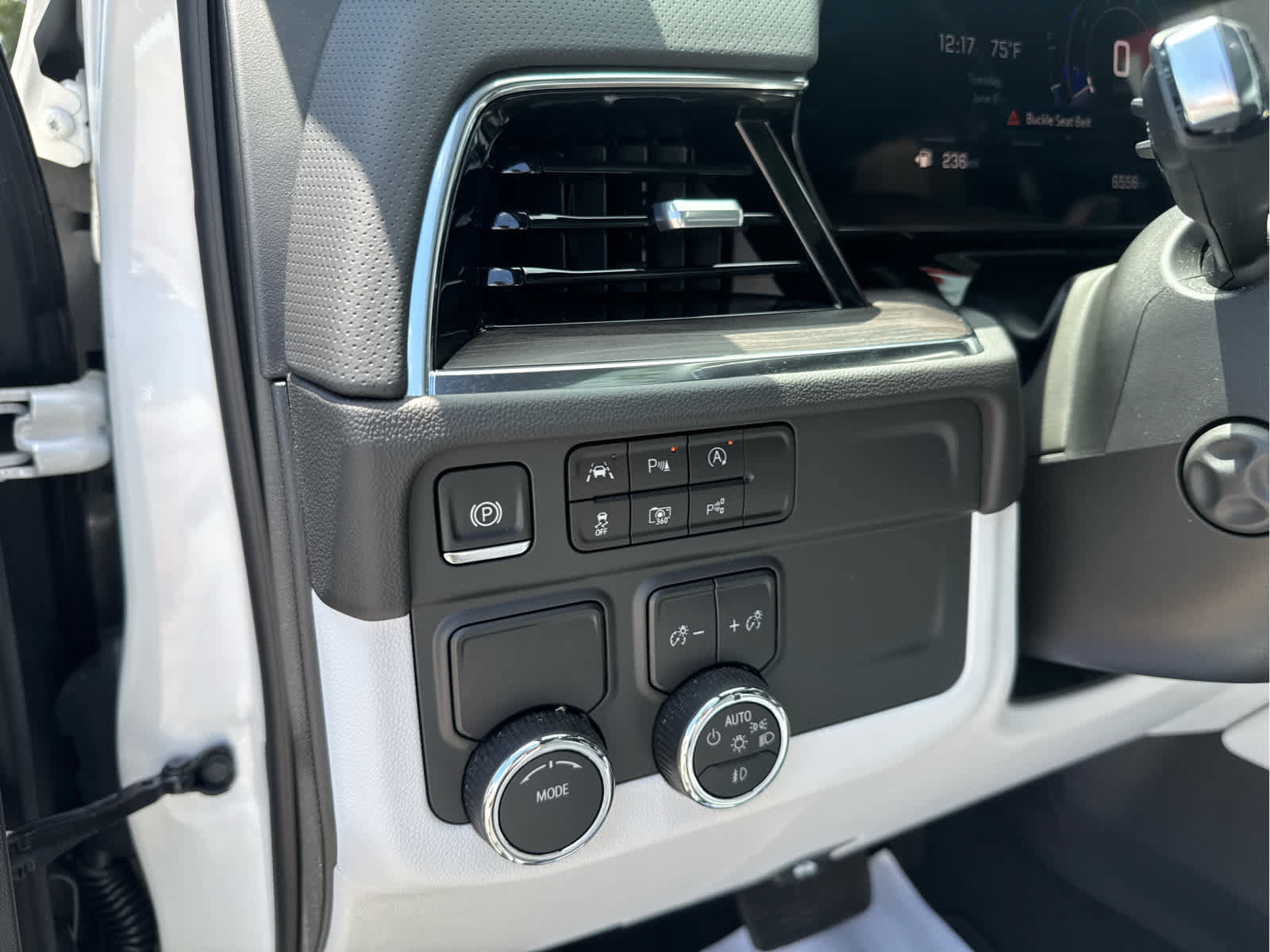 New 2025 Chevrolet Suburban Premier RWD image 25