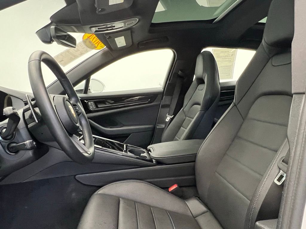 Used 2024 Porsche Panamera image 5