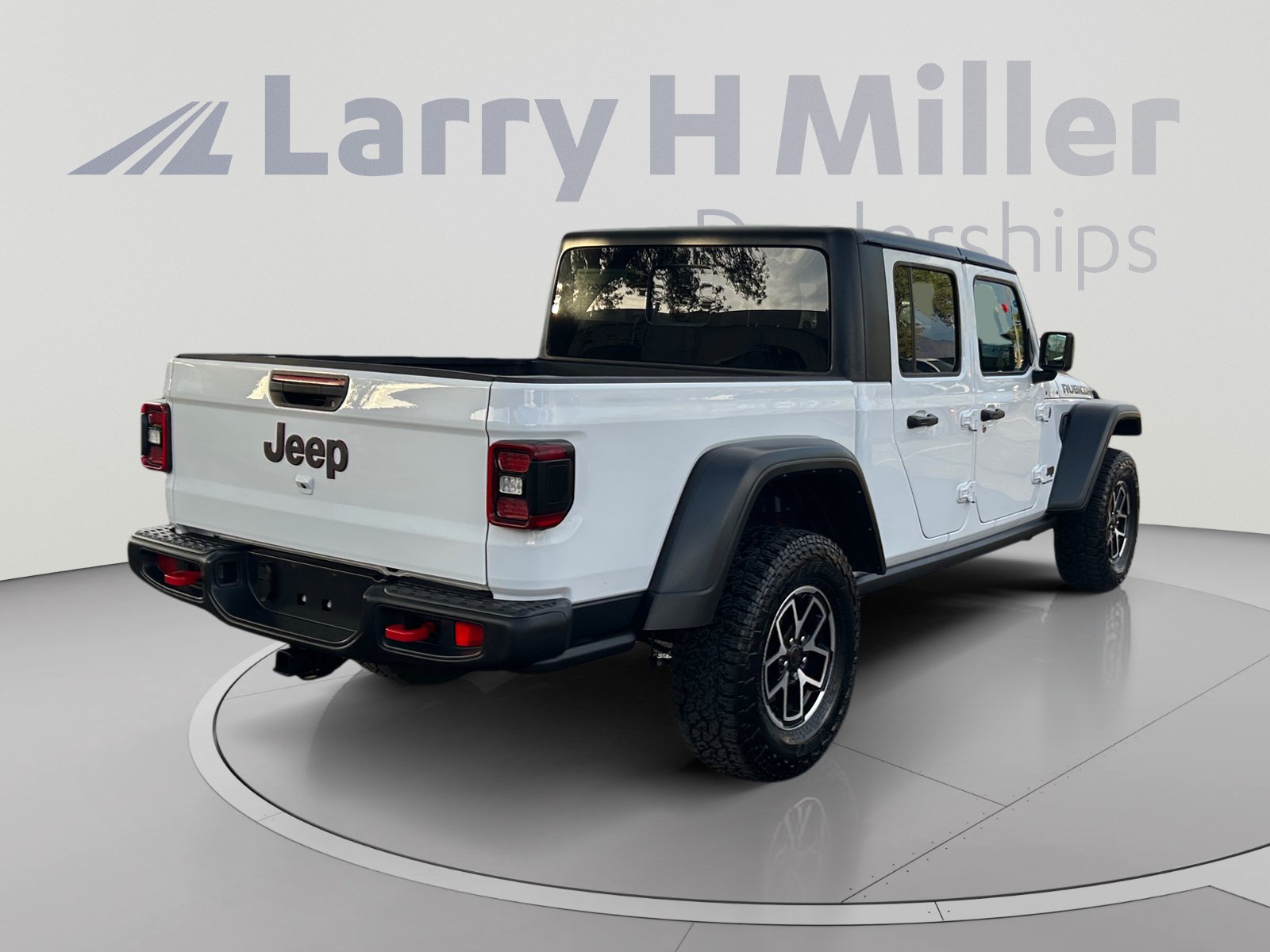 Used 2025 Jeep Gladiator Rubicon w/ Convenience Group AWD/4WD image 5