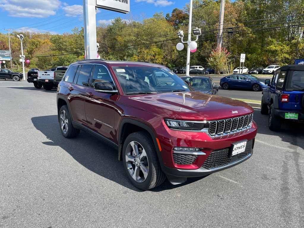 New 2025 Jeep Grand Cherokee Limited w/ Luxury Tech Group II AWD/4WD image 2