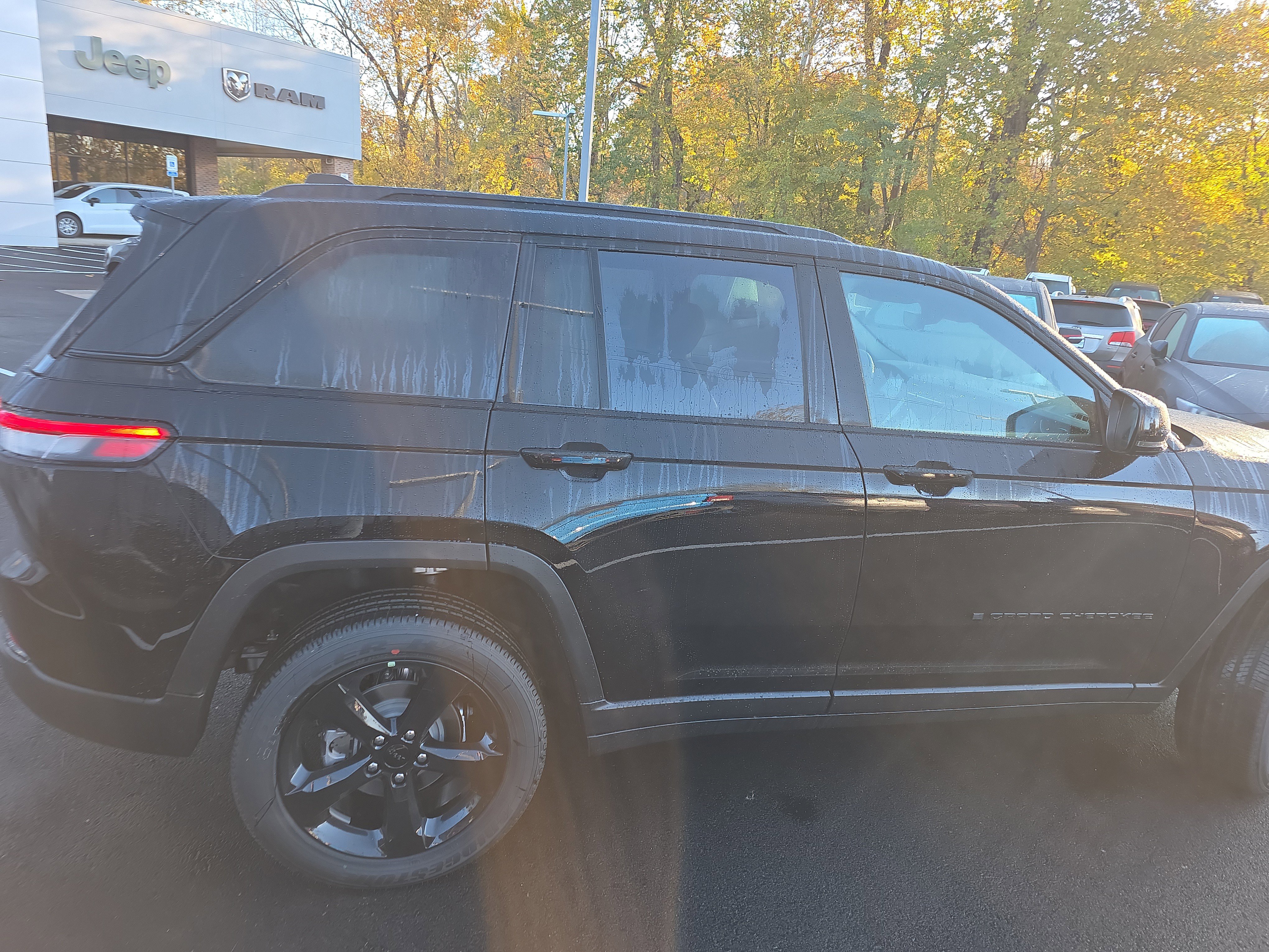 New 2025 Jeep Grand Cherokee Altitude image 23