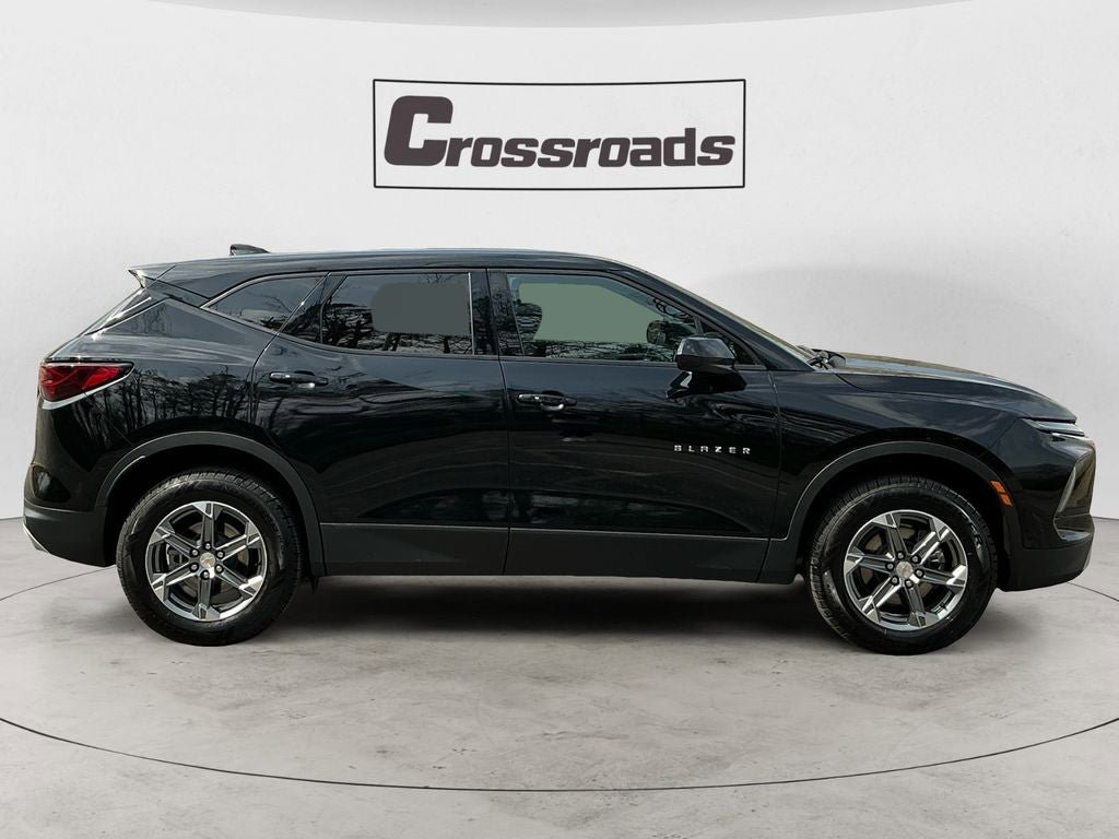 Used 2025 Chevrolet Blazer LT FWD image 6