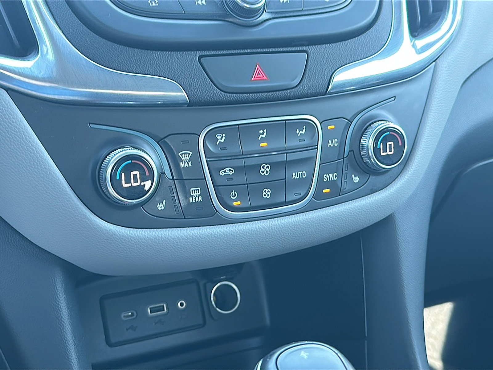 Used 2020 Chevrolet Equinox LT image 33