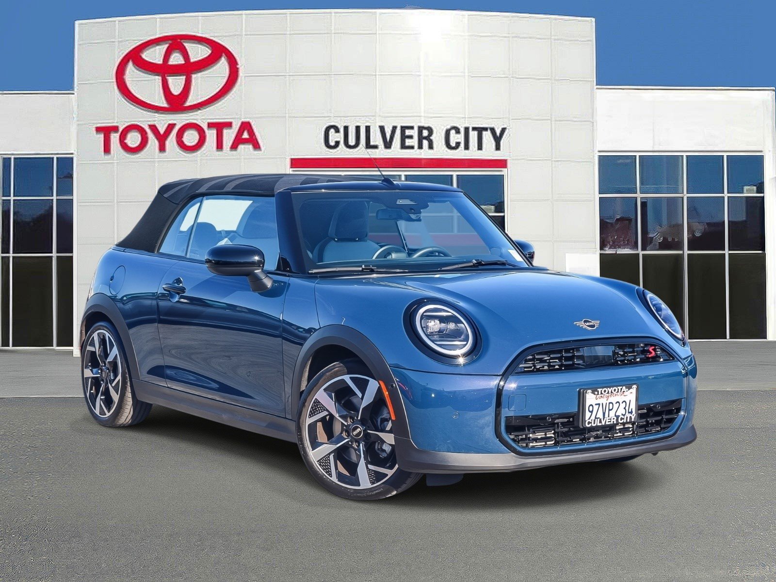 Used 2025 MINI Cooper S FWD image 1