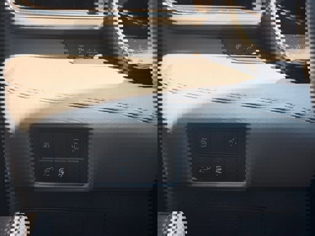 Used 2023 Toyota Highlander Limited FWD image 30