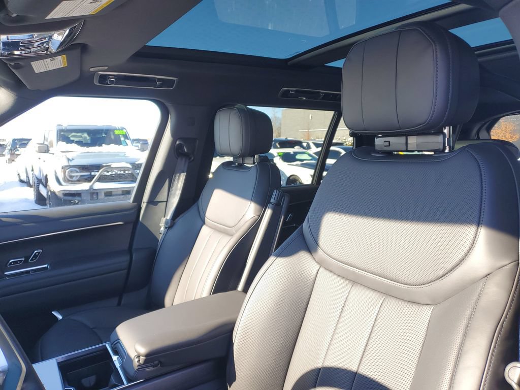 New 2026 Land Rover Range Rover Long Wheelbase SE AWD/4WD image 12