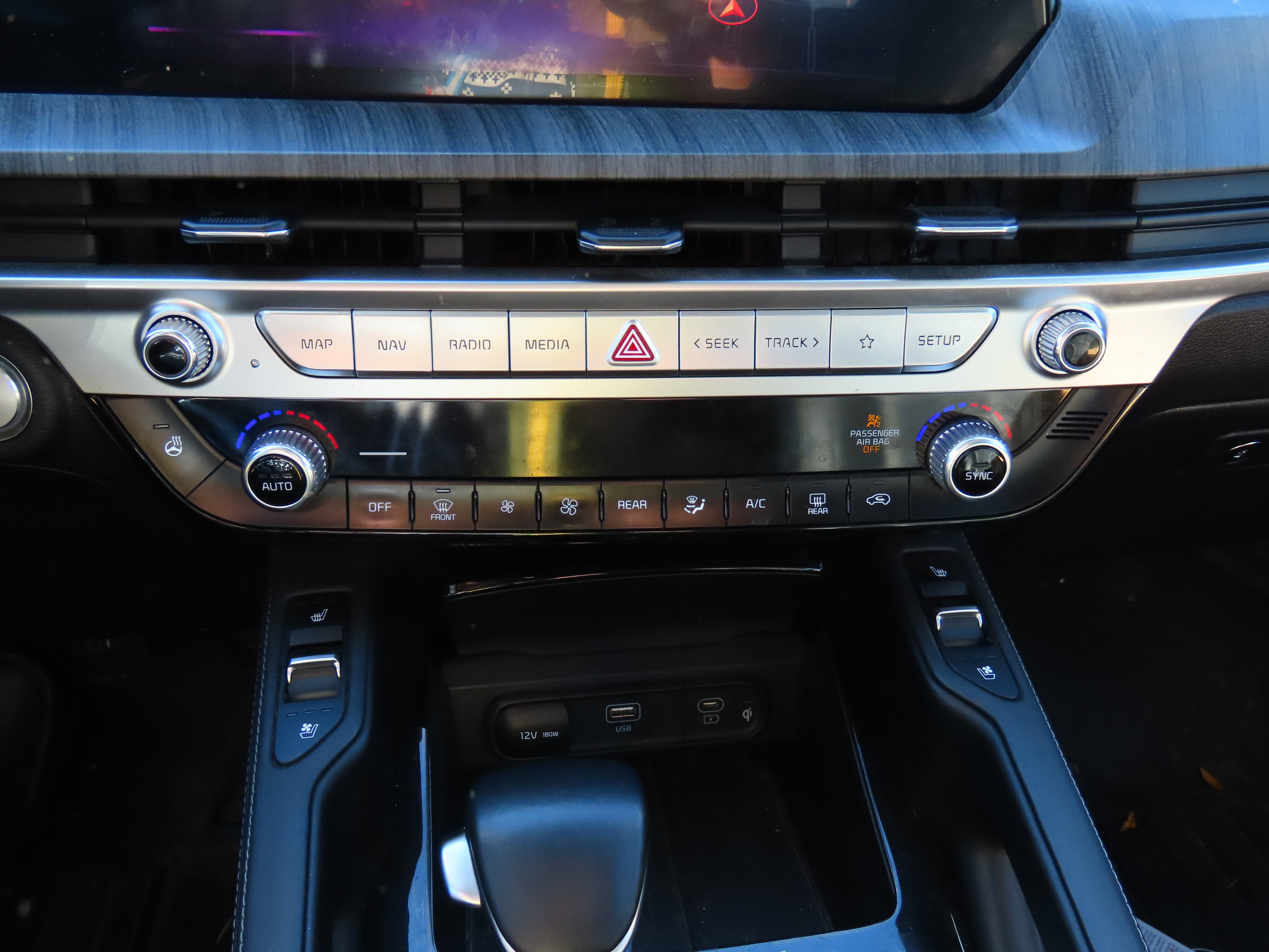 Used 2023 Kia Telluride EX w/ EX Captain's Chair Package image 24