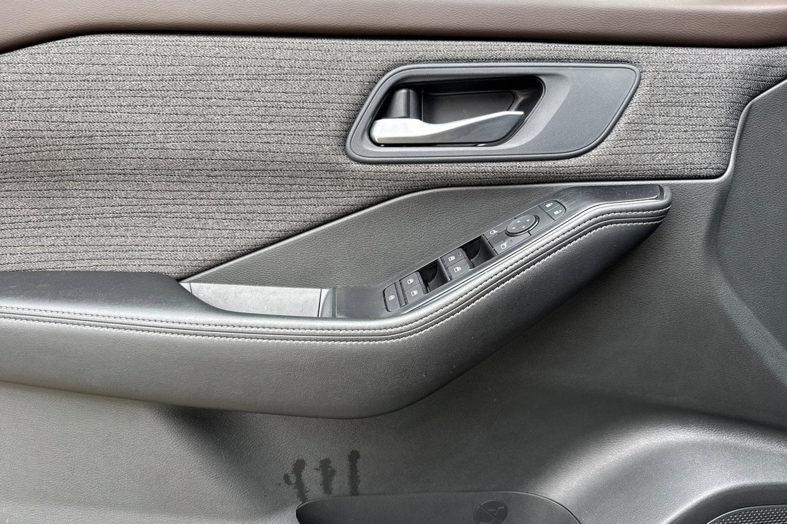 Certified 2023 Nissan Rogue SV image 11