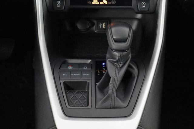 Used 2024 Toyota RAV4 LE FWD image 27