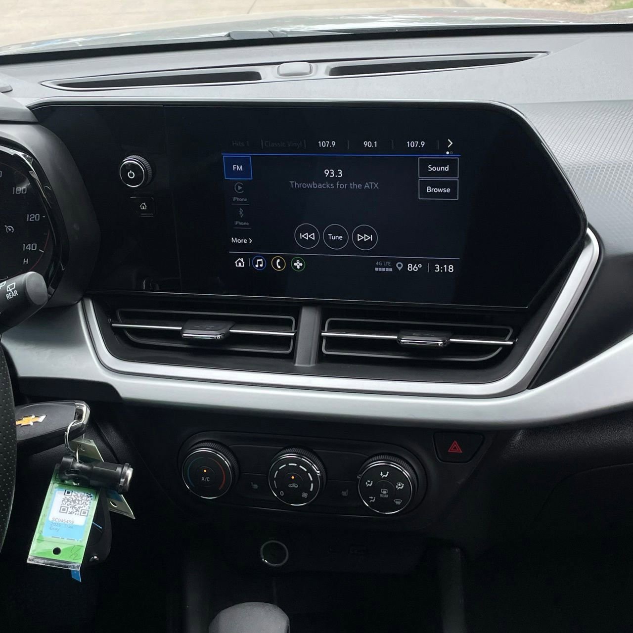 Used 2025 Chevrolet Trax RS w/ Sunroof Package FWD image 17