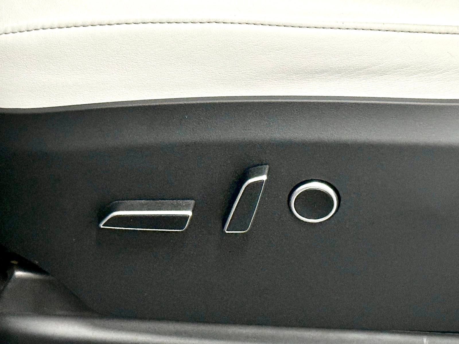 Used 2022 Tesla Model X Plaid image 22