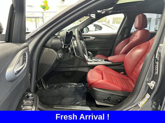 Used 2022 Alfa Romeo Giulia Veloce image 22
