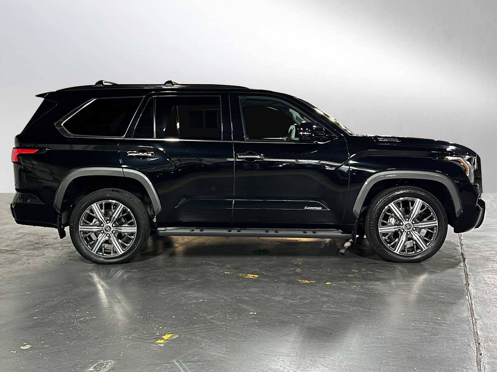 Used 2023 Toyota Sequoia Limited image 2