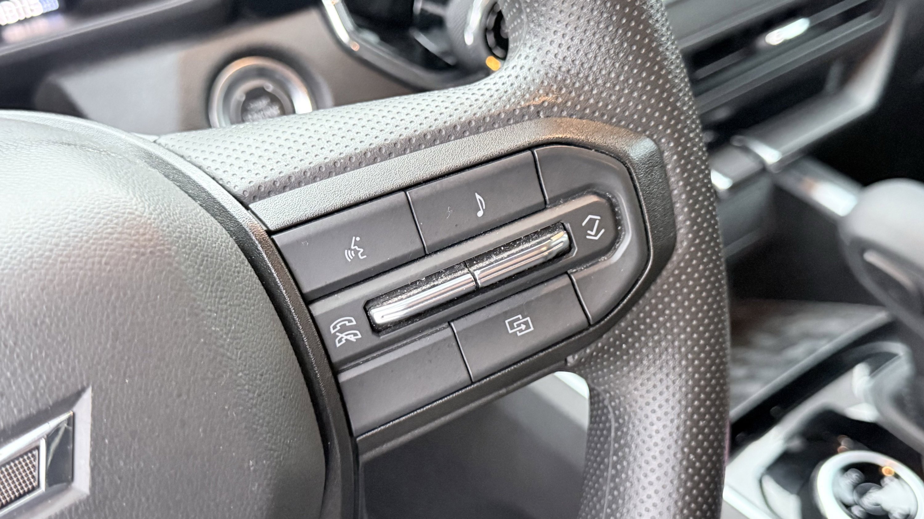 Used 2024 Chevrolet Colorado Trail Boss w/ Technology Package AWD/4WD image 64