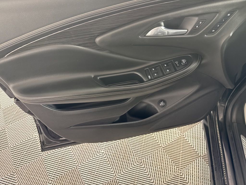 Used 2017 Buick Envision Essence FWD image 12