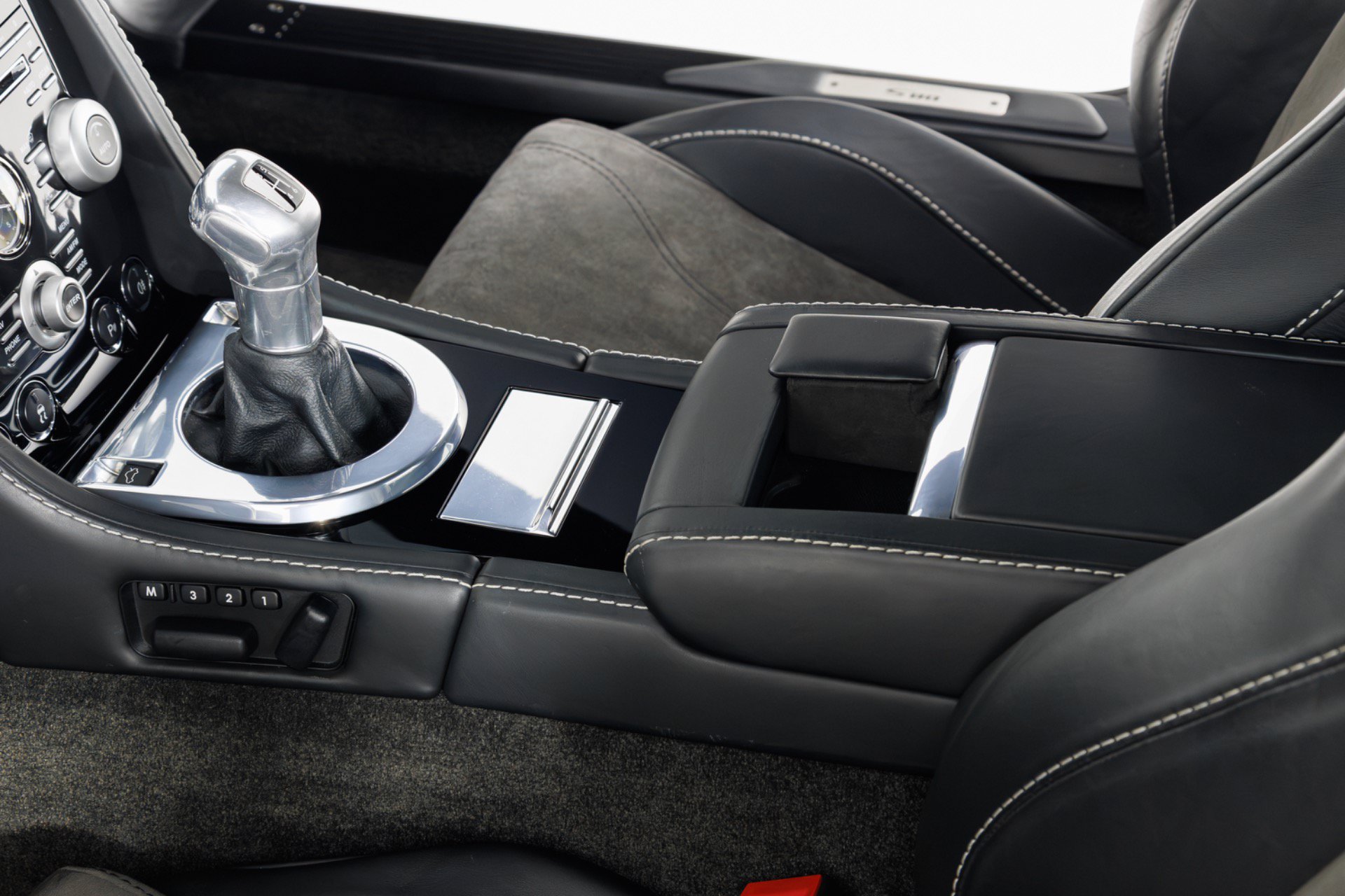 Used 2009 Aston Martin DBS Coupe RWD image 22