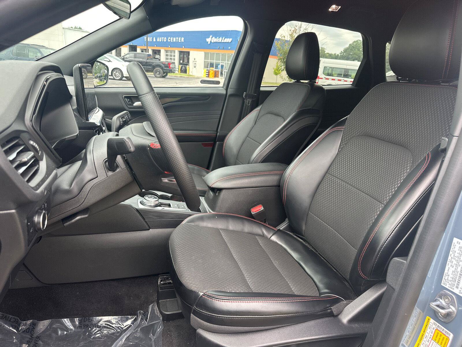 Used 2024 Ford Escape ST-Line w/ Tech Pack #1 AWD/4WD image 4