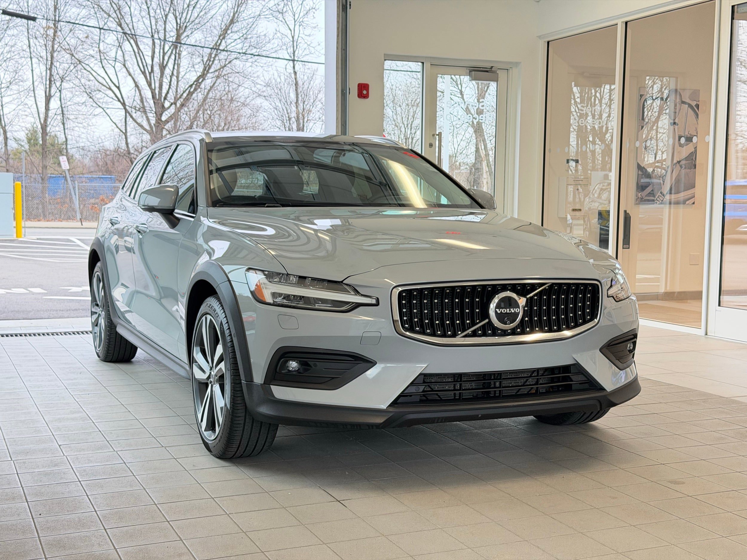 Certified 2025 Volvo V60 B5 Cross Country Plus AWD/4WD image 5