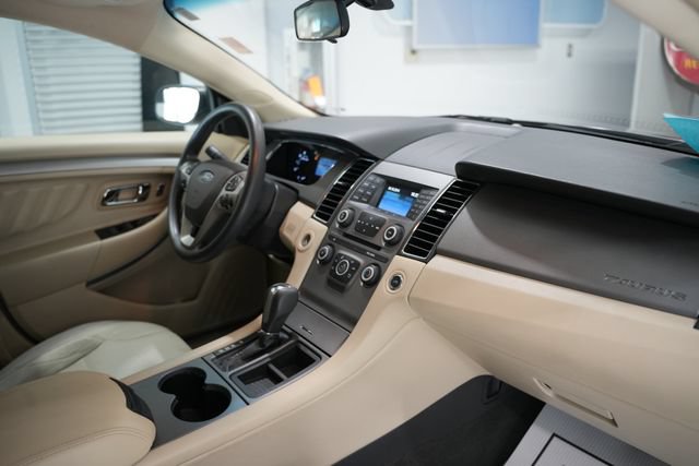 Used 2014 Ford Taurus SE FWD image 20