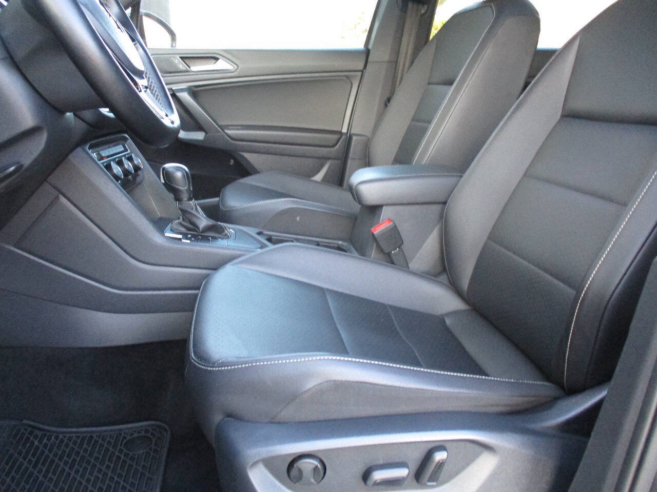 Used 2021 Volkswagen Tiguan SE R-Line FWD image 16