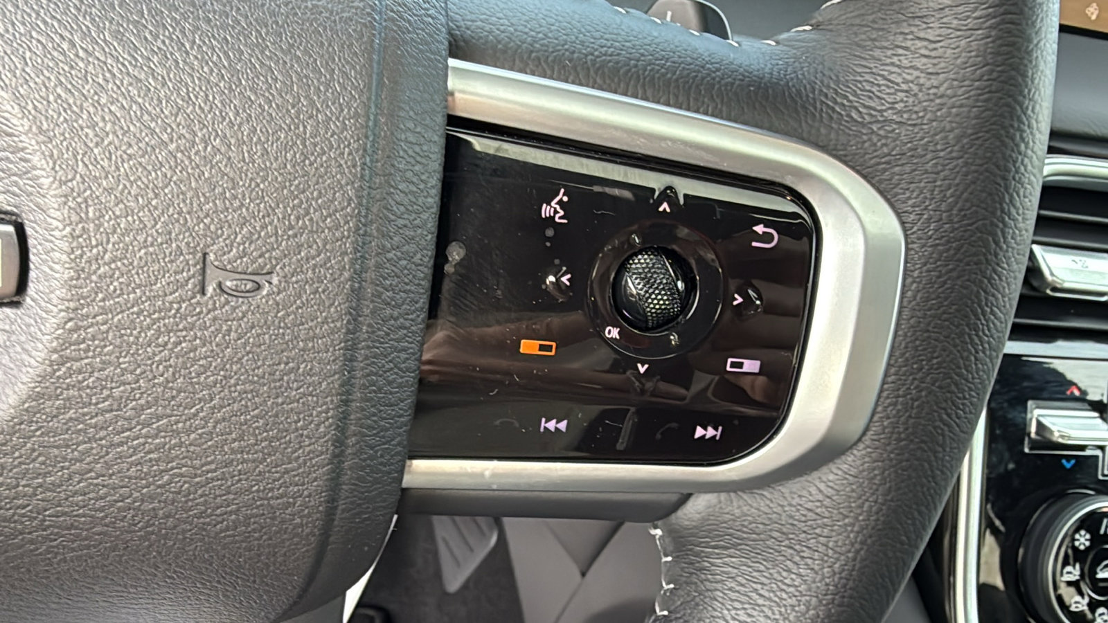 Certified 2025 Nissan Armada Platinum w/ Convenience Package image 11