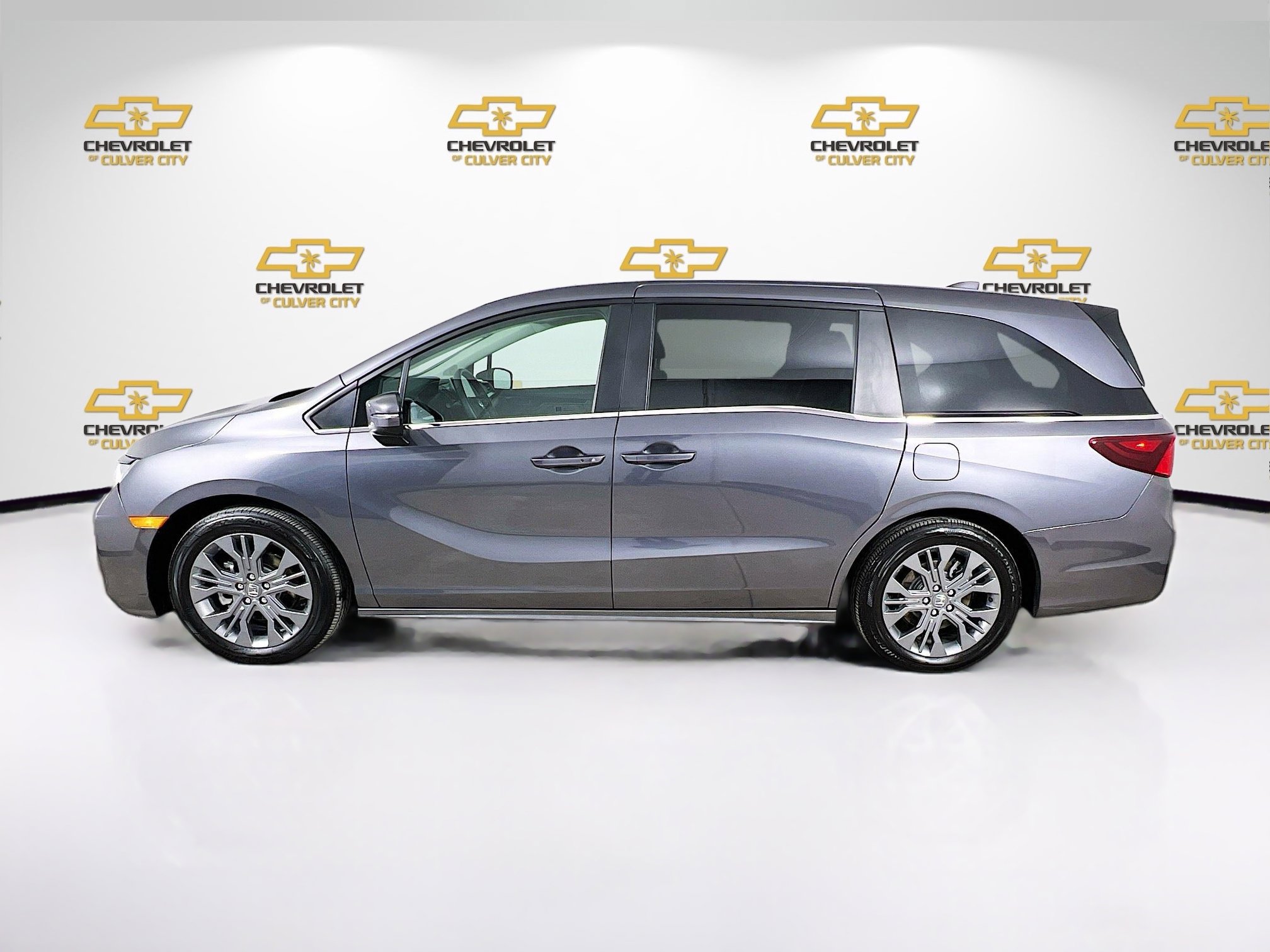 Used 2025 Honda Odyssey Touring image 4