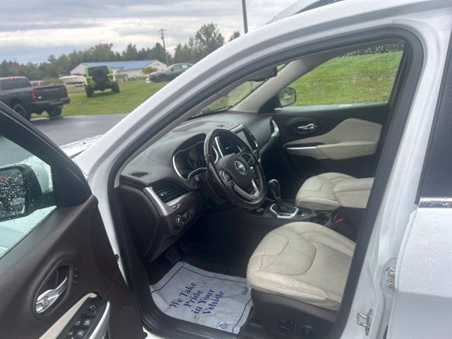 Used 2018 Jeep Cherokee Overland w/ Technology Group AWD/4WD image 18