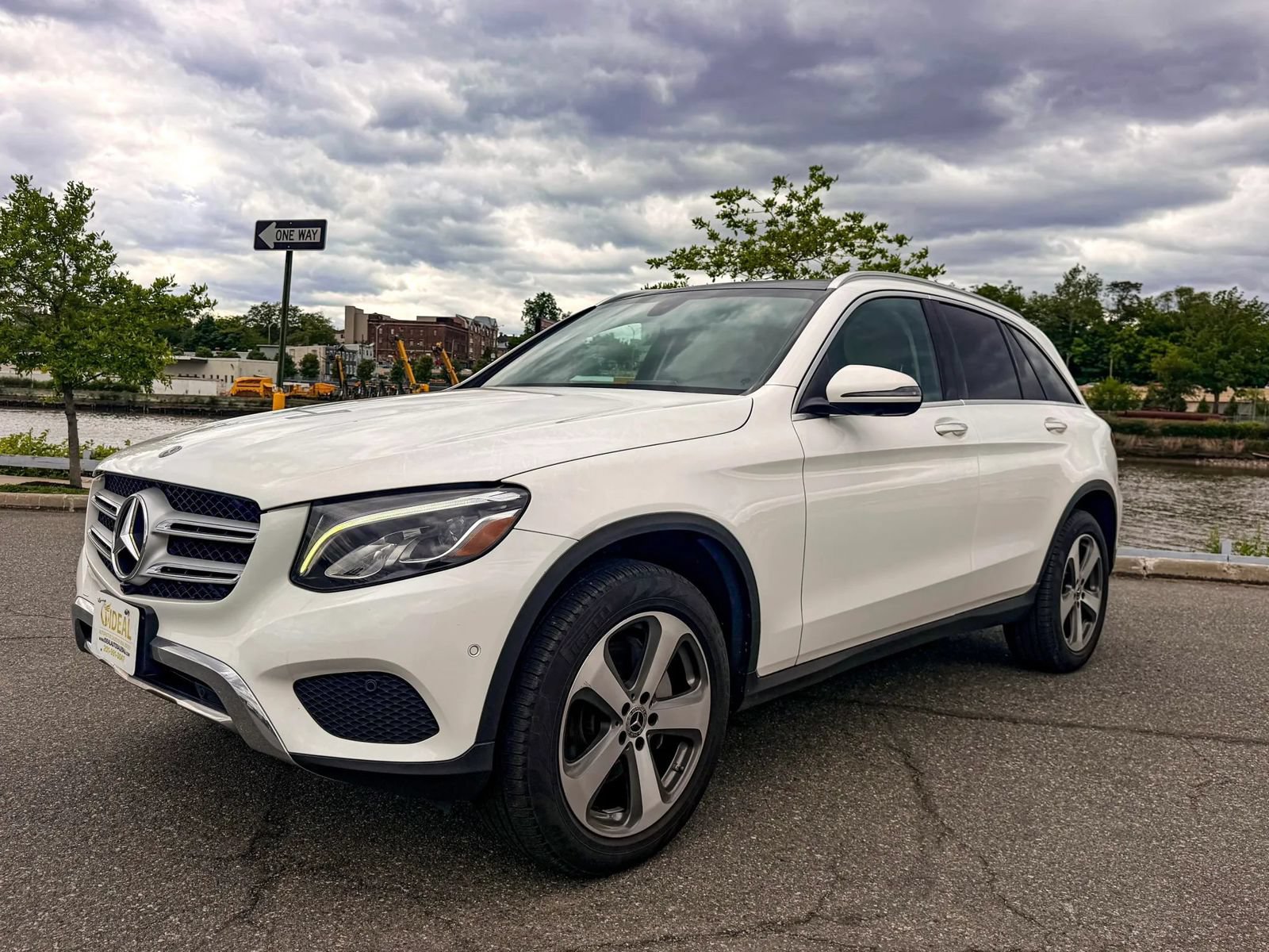 Used 2018 Mercedes-Benz GLC 300 4MATIC image 3
