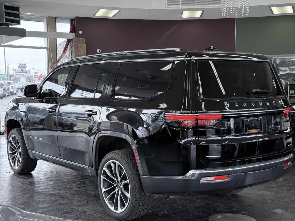 Used 2022 Jeep Wagoneer Series III w/ Premium Group I AWD/4WD image 10
