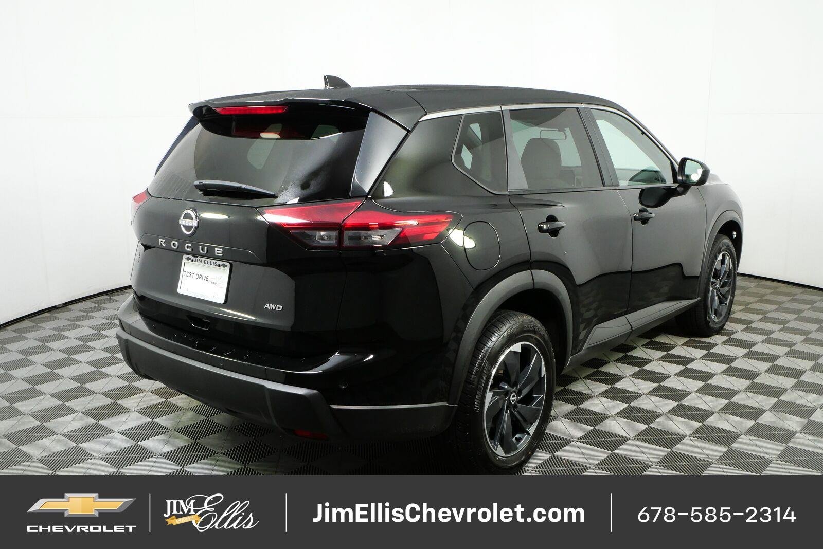 Used 2025 Nissan Rogue SV AWD/4WD image 3
